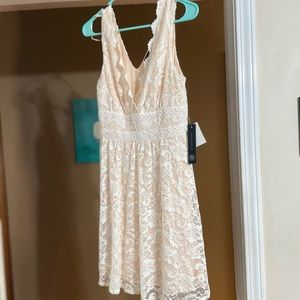 Cream colored dress size M new with tags